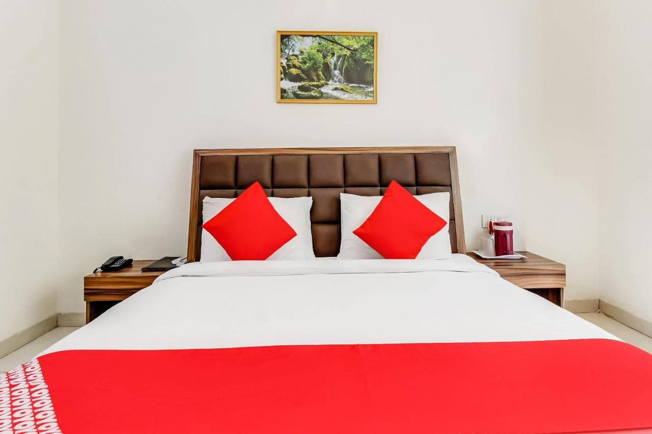 מטורה Oyo 10213 Hotel Panache מראה חיצוני תמונה