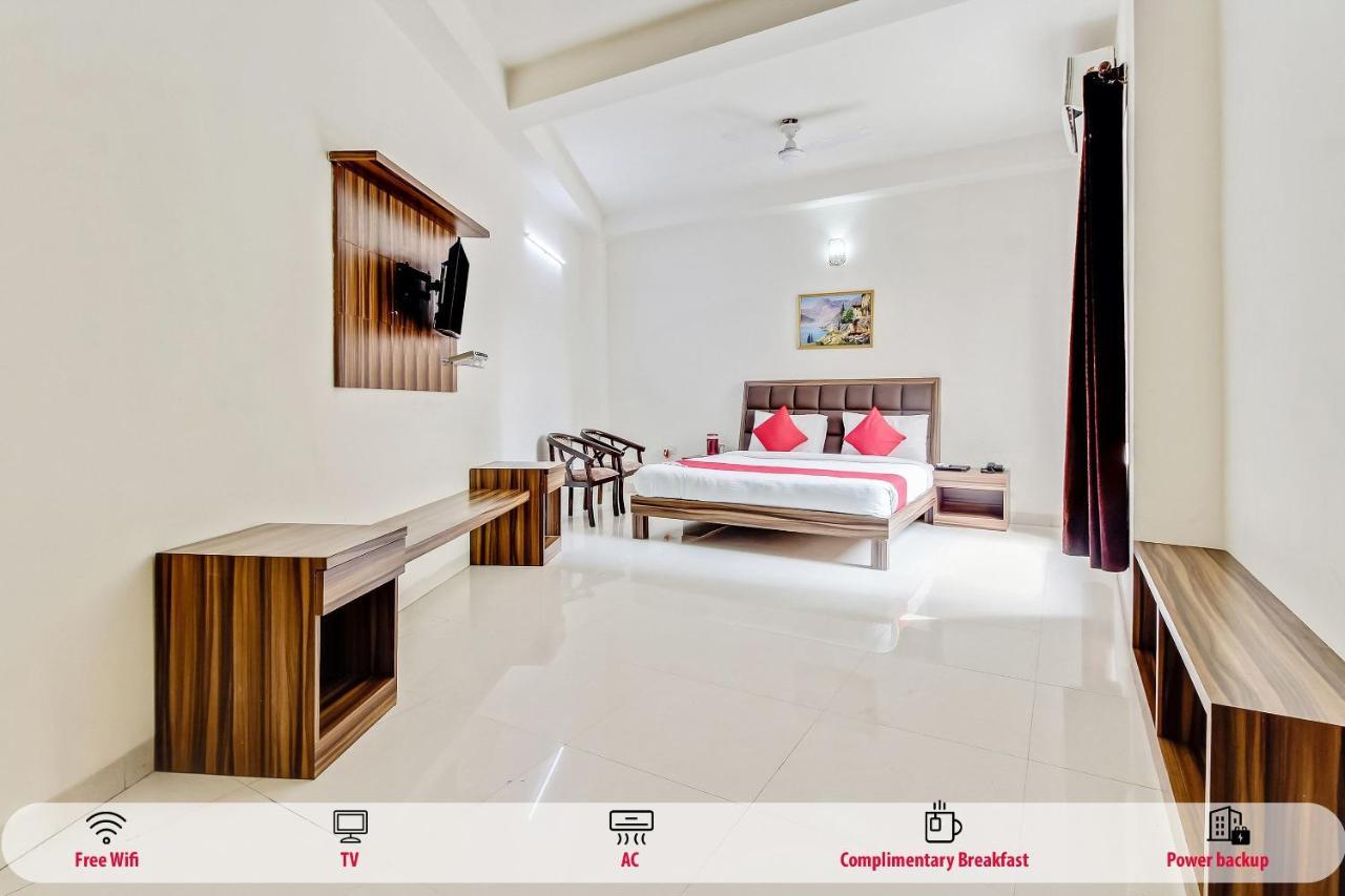 מטורה Oyo 10213 Hotel Panache מראה חיצוני תמונה