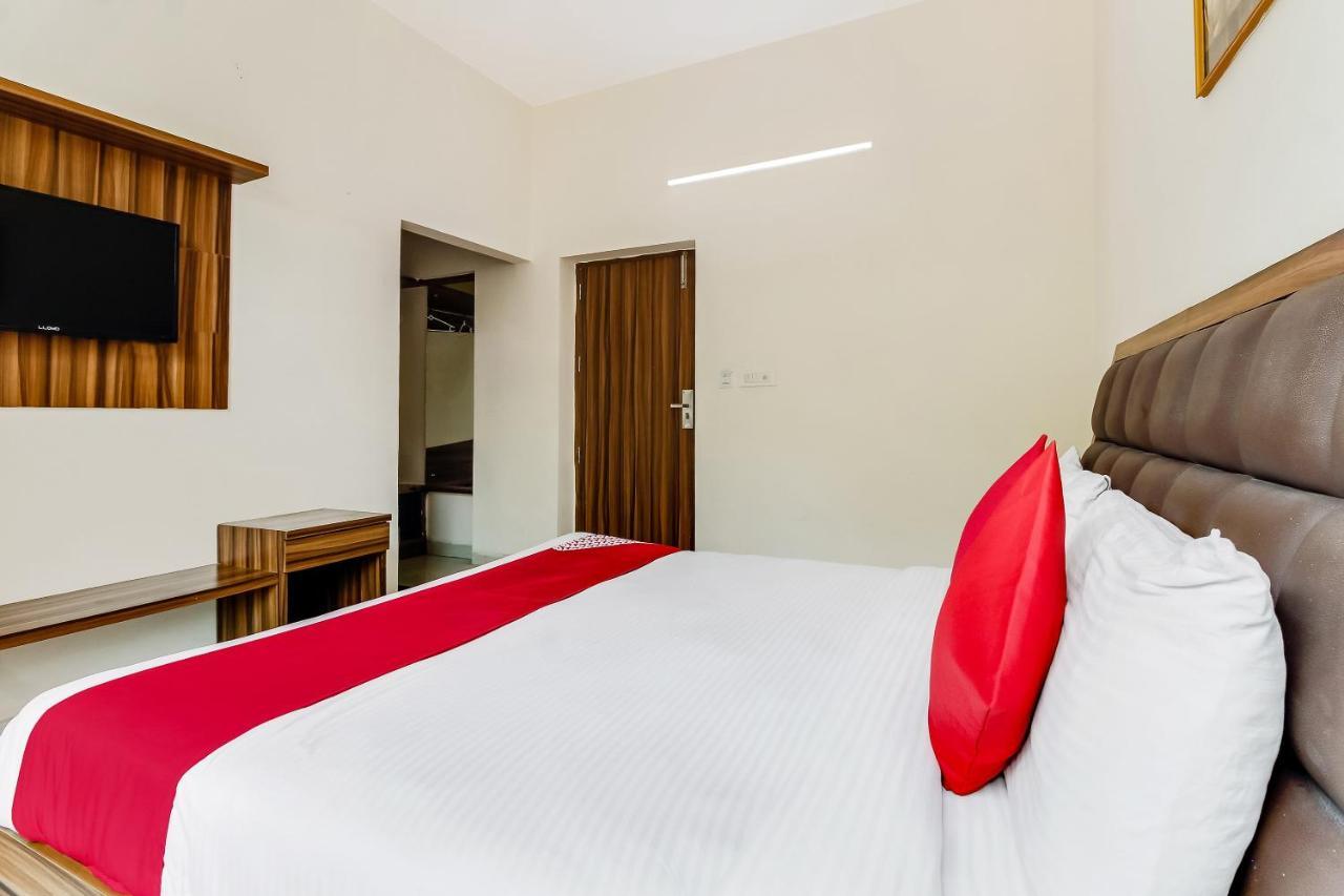 מטורה Oyo 10213 Hotel Panache מראה חיצוני תמונה