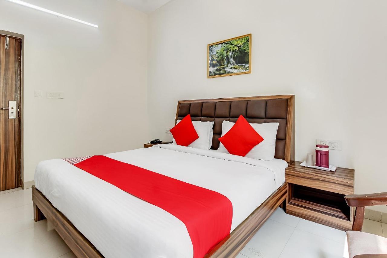 מטורה Oyo 10213 Hotel Panache מראה חיצוני תמונה