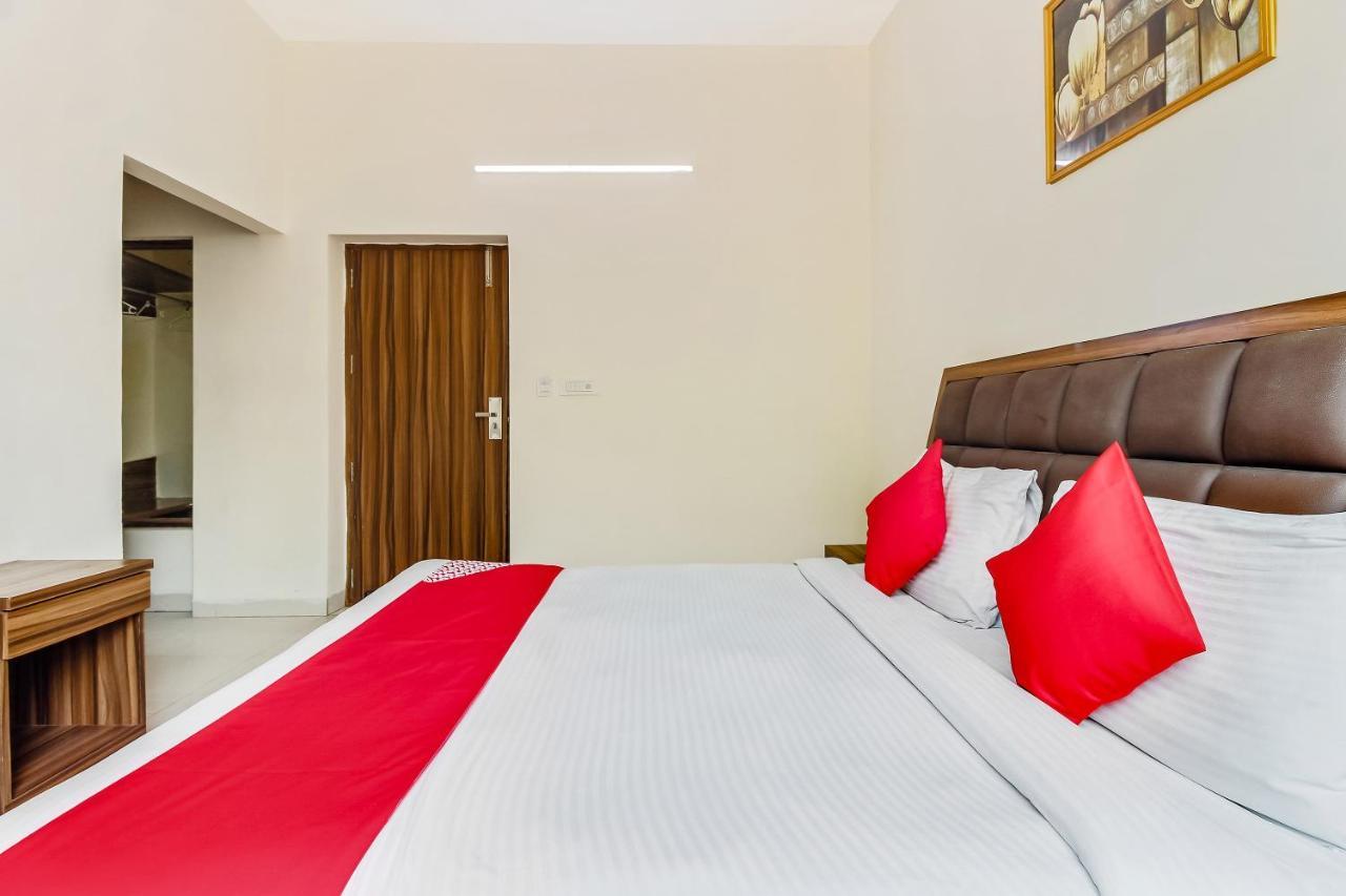 מטורה Oyo 10213 Hotel Panache מראה חיצוני תמונה