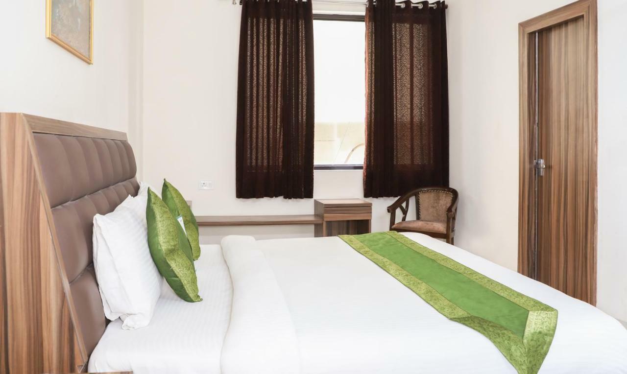מטורה Oyo 10213 Hotel Panache מראה חיצוני תמונה
