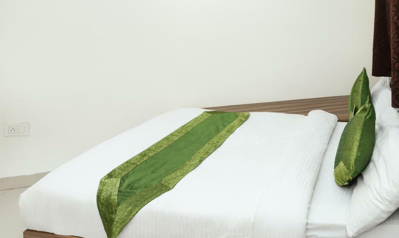 מטורה Oyo 10213 Hotel Panache מראה חיצוני תמונה